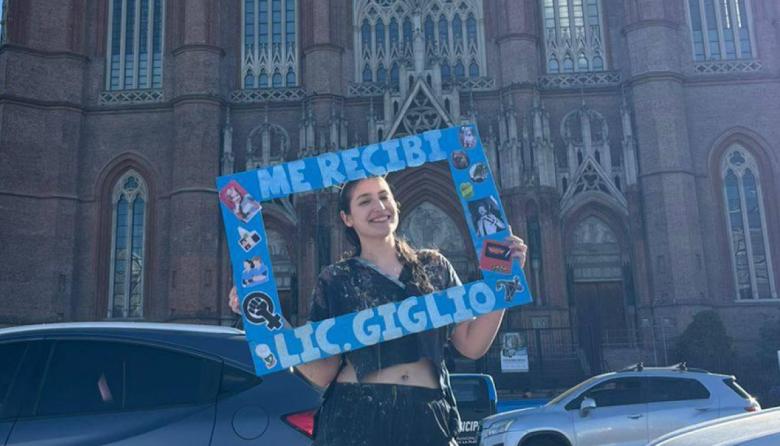 Lucía Giglio se recibió de Licenciada en Obstetricia en la Universidad Nacional de La Plata