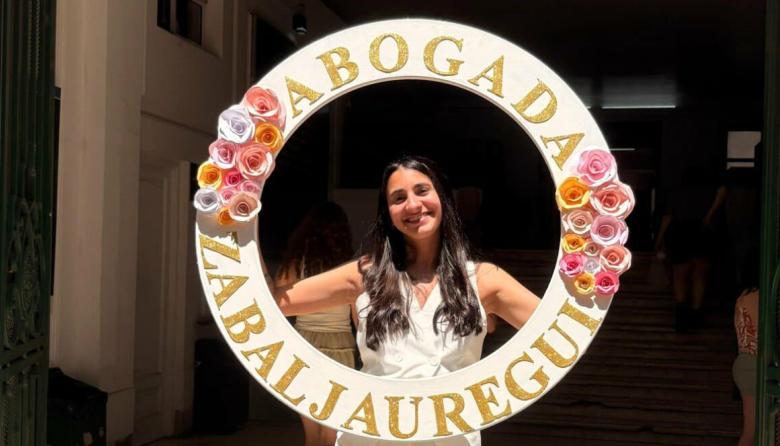 Agostina Zabaljauregui se recibió de abogada en la Facultad de Ciencias Jurídicas de la UNLP