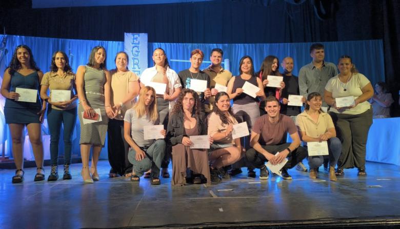 El CFP N° 401 de Roque Pérez celebró el egreso de 131 estudiantes