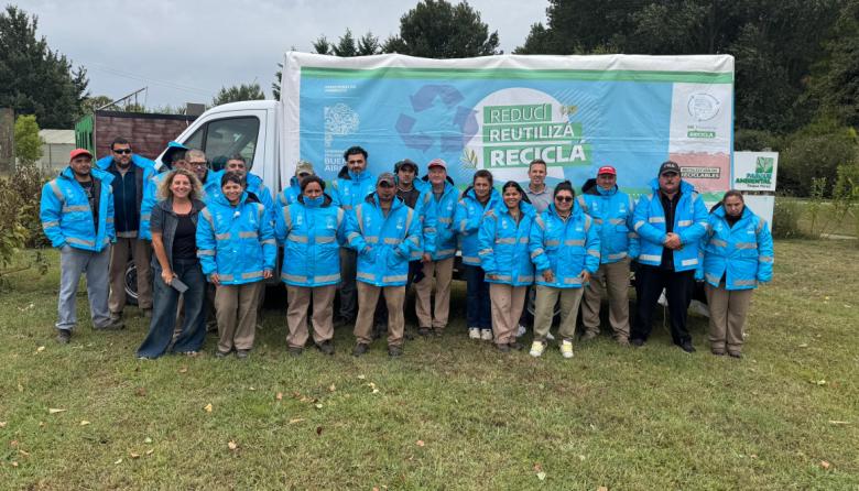 Nuevo camión recolector y entrega de ropa de trabajo en Roque Pérez