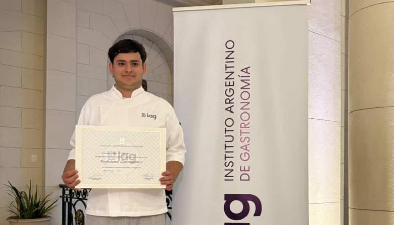 Alejo D’Agostino se recibió como profesional gastronómico en el IAG