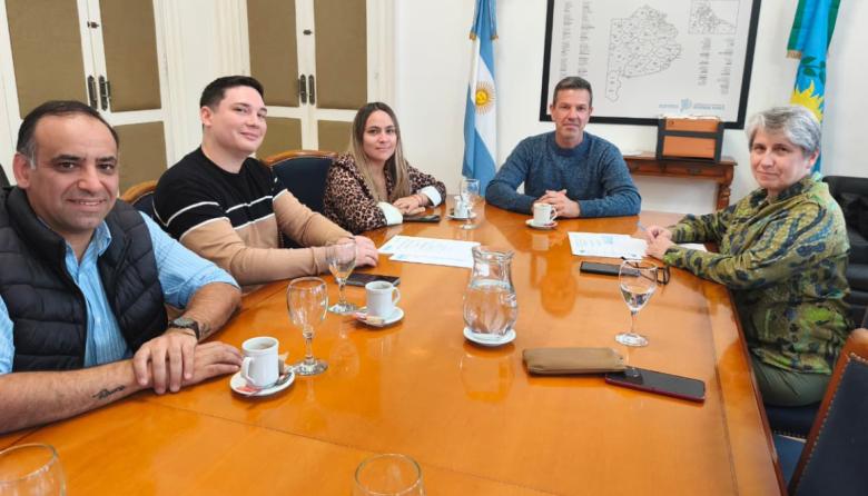 Sciaini se reunió con autoridades provinciales por educación y obras escolares en Roque Pérez