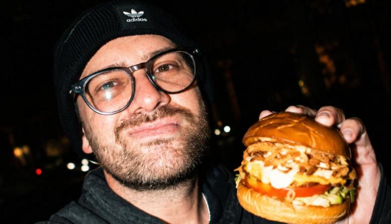 Checho Battista: de cocinar hamburguesas para sus amigos a abrir las puertas de su segundo local en Roque Pérez