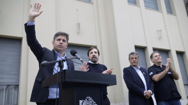 Axel Kicillof visitó Lobos: inauguró obras y entregó patrulleros y una ambulancia
