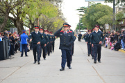 Bomberos Voluntarios de Roque Pérez celebraron sus 65 años con un desfile multitudinario