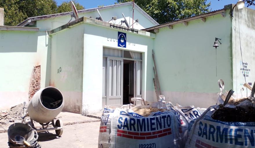 Más obras en escuelas de Roque Pérez para mejorar las condiciones edilicias