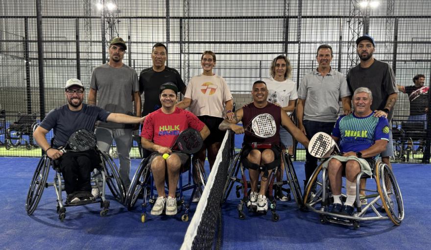Roque Pérez fue sede de una exhibición de pádel adaptado en silla de ruedas