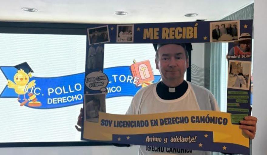 El padre Mauricio Scoltore se recibió de licenciado en Derecho Canónico en la UCA